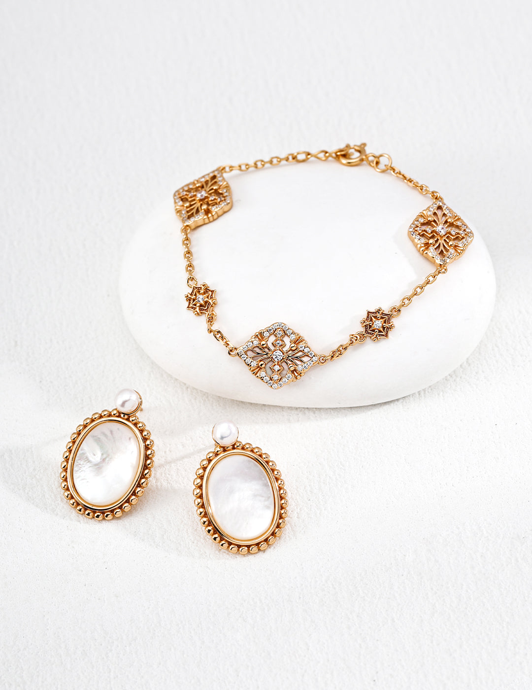 Vintage Palace Motif Inlay Bracelet