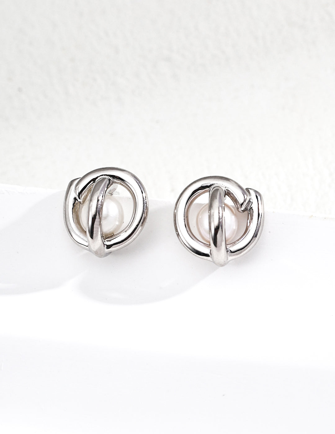 Minimalist Natural Pearl Stud Earrings