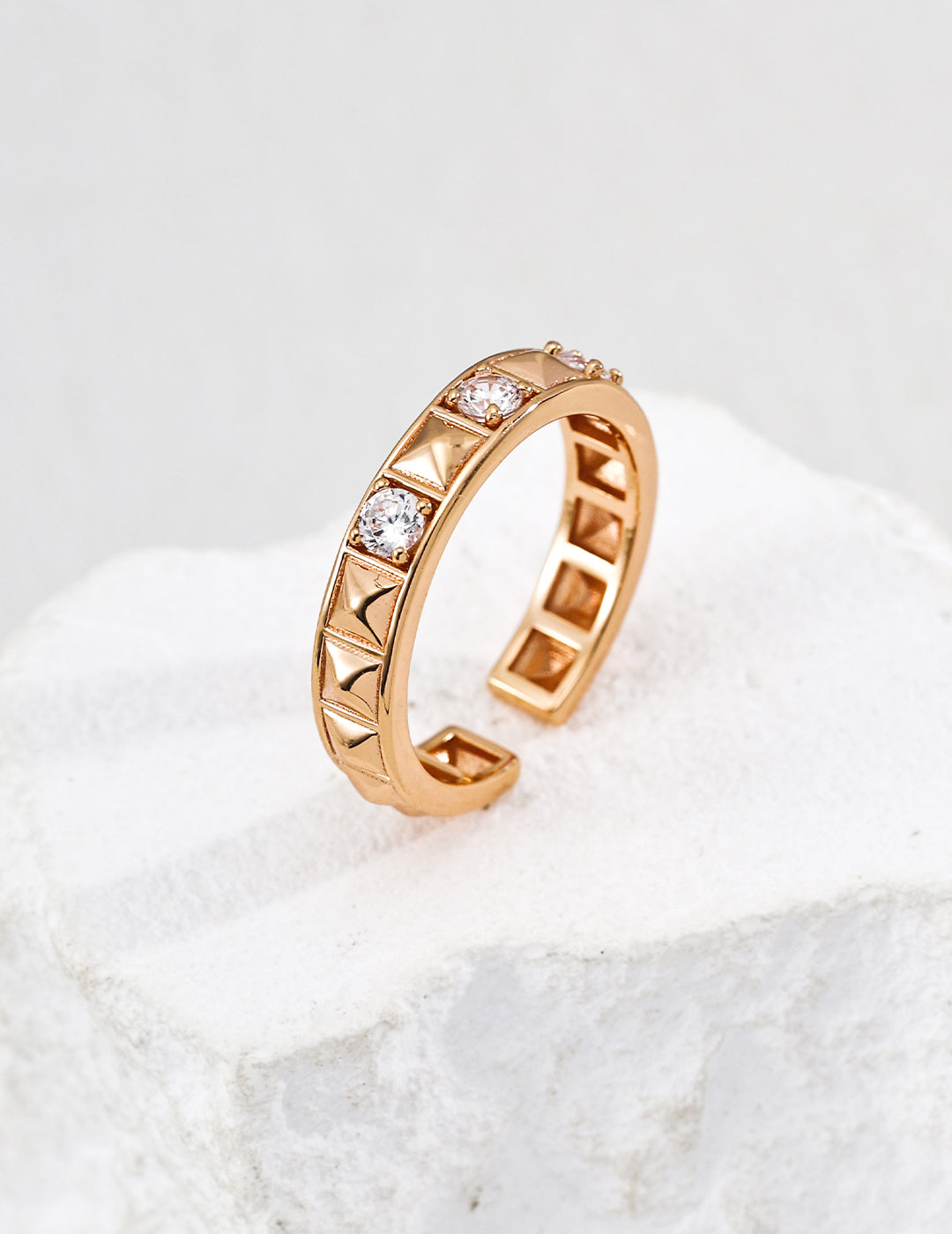Lucky Wheel Zircon Stud Ring