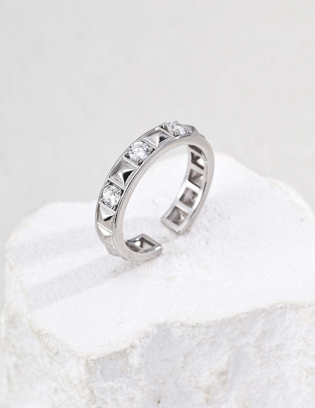 Lucky Wheel Zircon Stud Ring