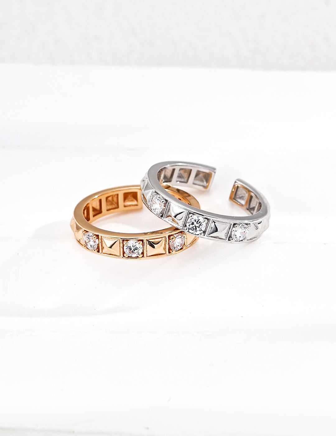 Lucky Wheel Zircon Stud Ring